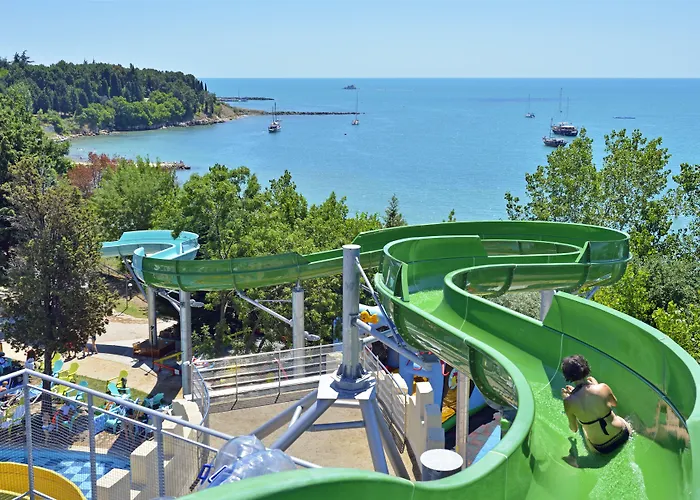 度假村 Sol Palace 内塞伯尔