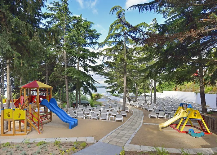 度假村 Sol Palace 内塞伯尔